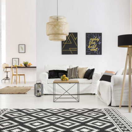 224831-1600x1067-black-and-white-diamond-shapes-rug